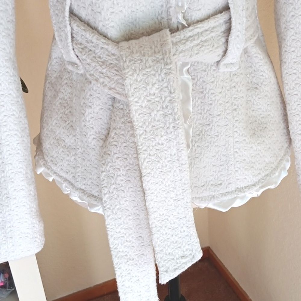 Me Jane Textured Cream Blazer with Belt. Feminine. Soft Girl - Picture 3 of 8